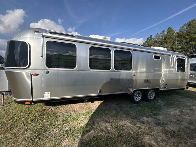 2025 Airstream 30RBQ Base