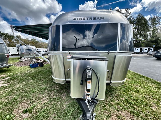 2025 Airstream 27FBQ Base