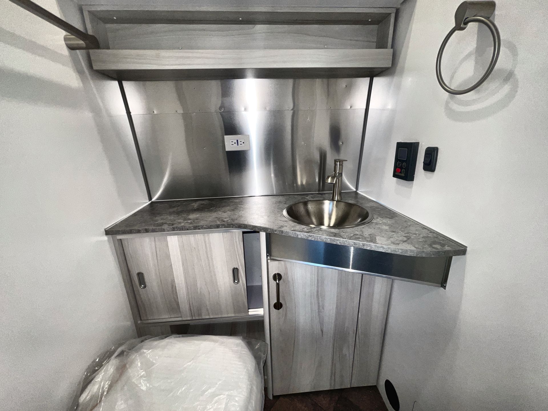 2025 Airstream 25FBT Base