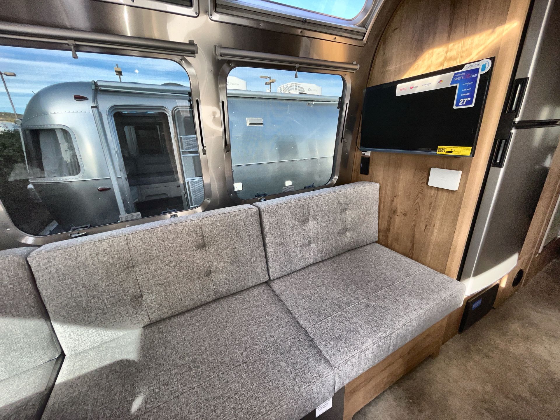 2026 Airstream 25FBQ Base