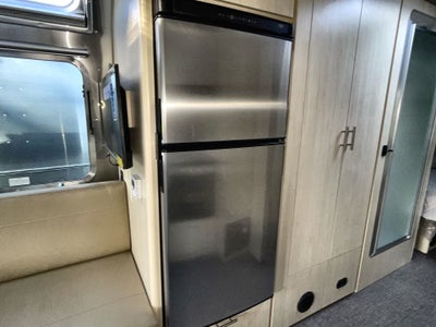 2025 Airstream 27FBT Base