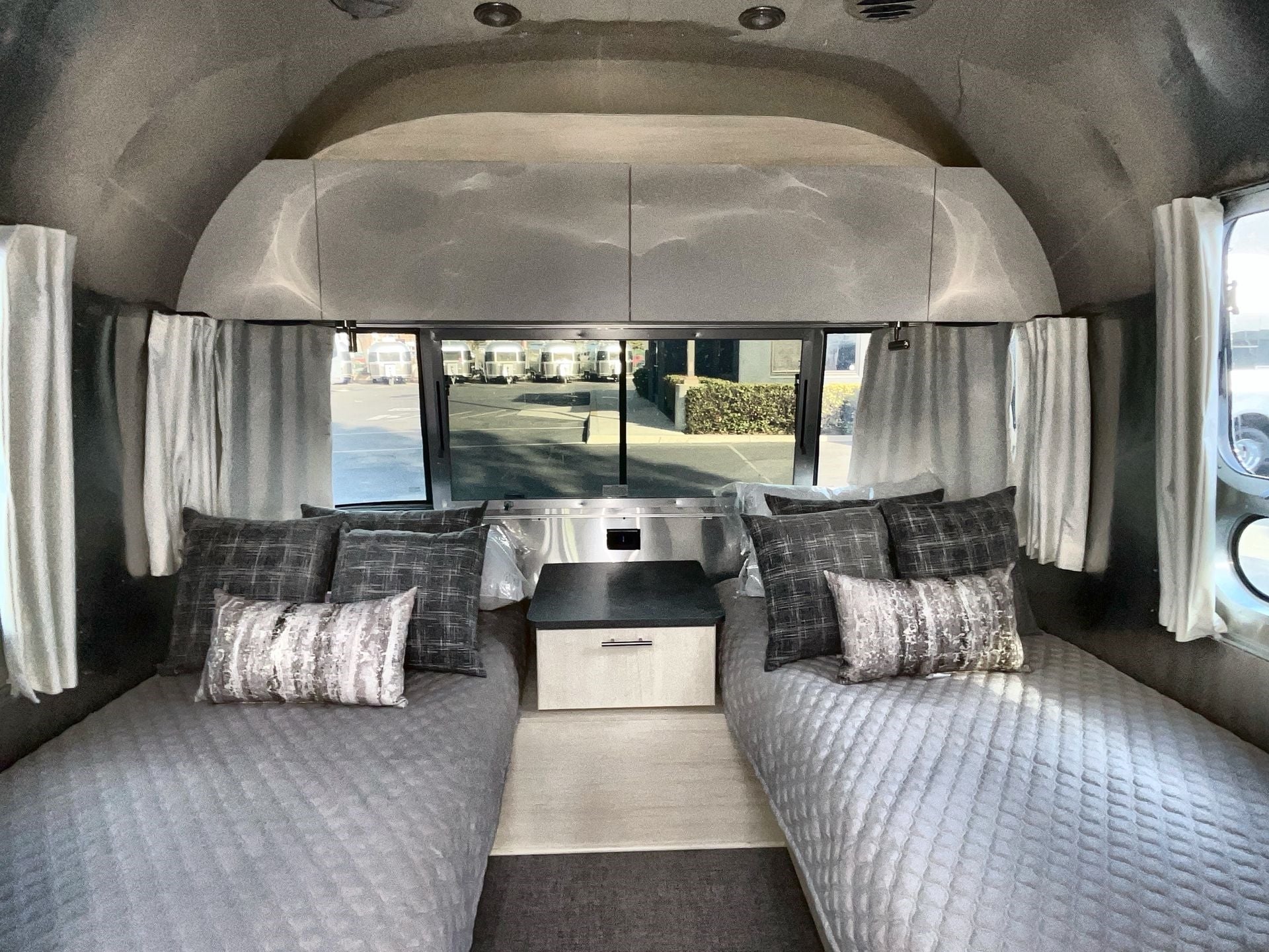 2025 Airstream 27FBT Base