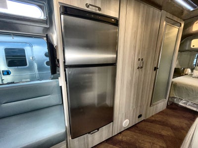 2026 Airstream 27FBQ Base