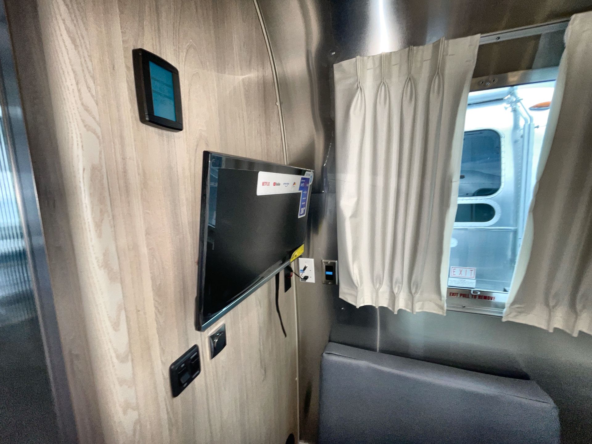 2025 Airstream 25FBQ Base