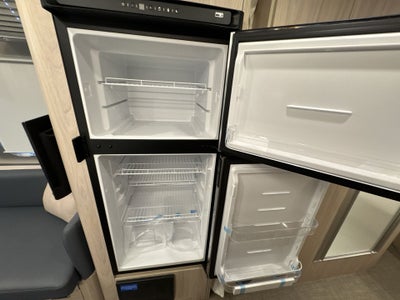 2025 Airstream 27FBQ Base