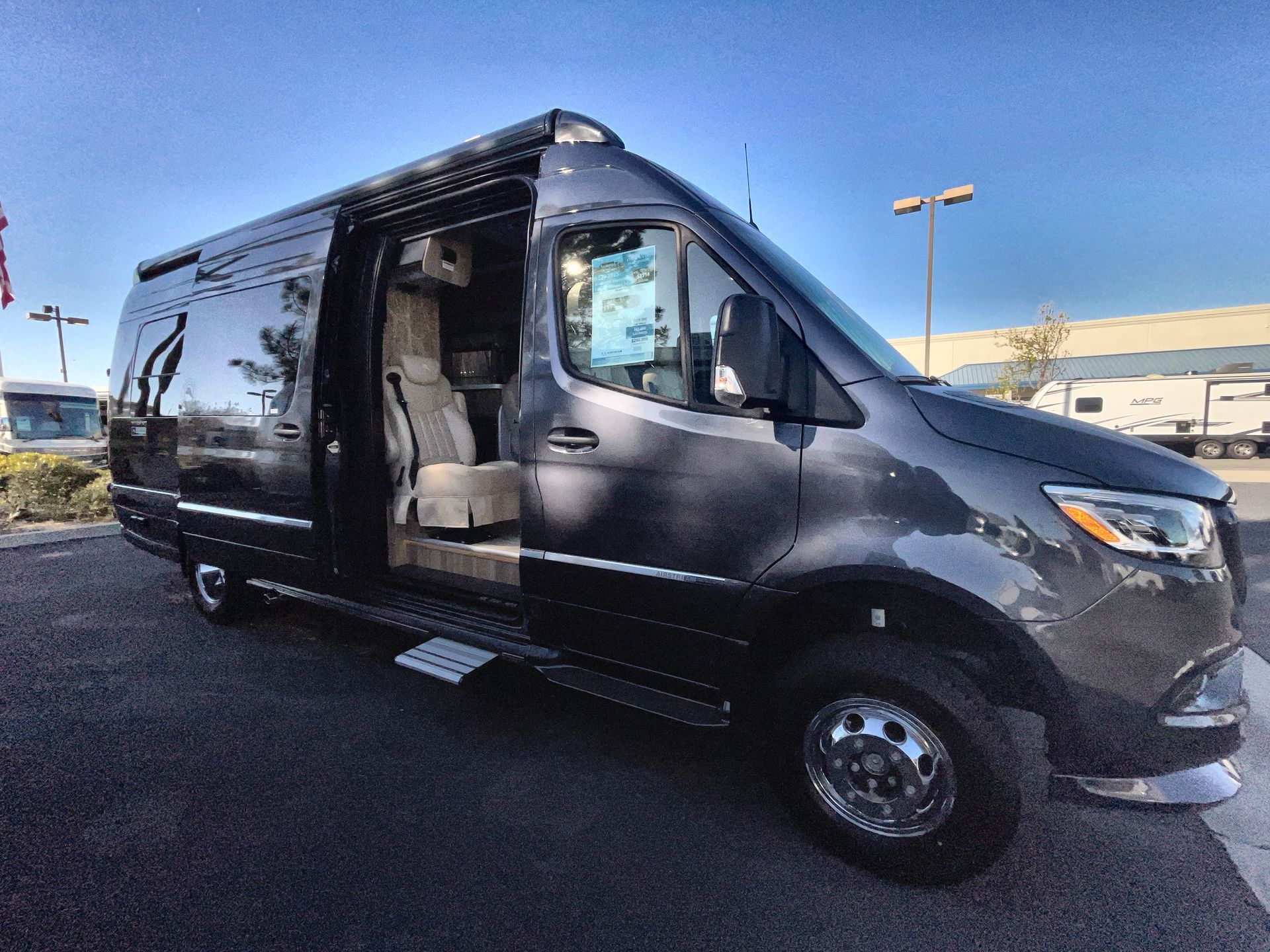 2025 Airstream 24 GL Base