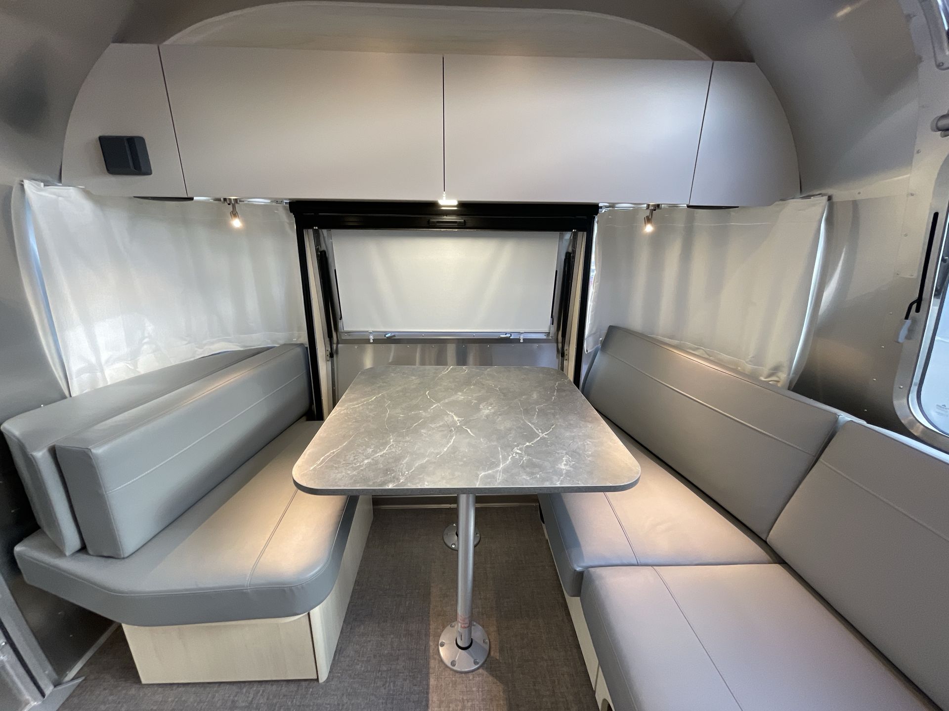 2026 Airstream 25FBT Base