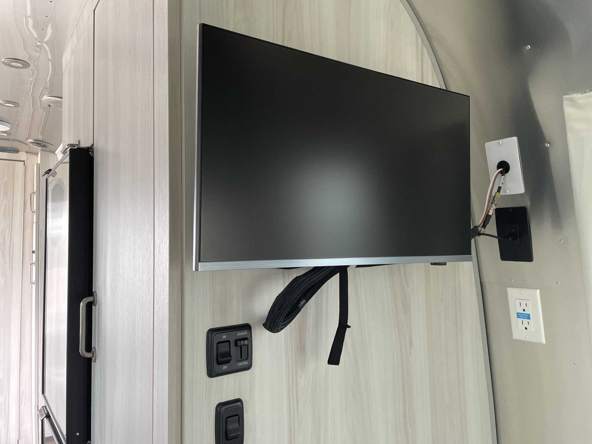 2025 Airstream 23FBQ Base