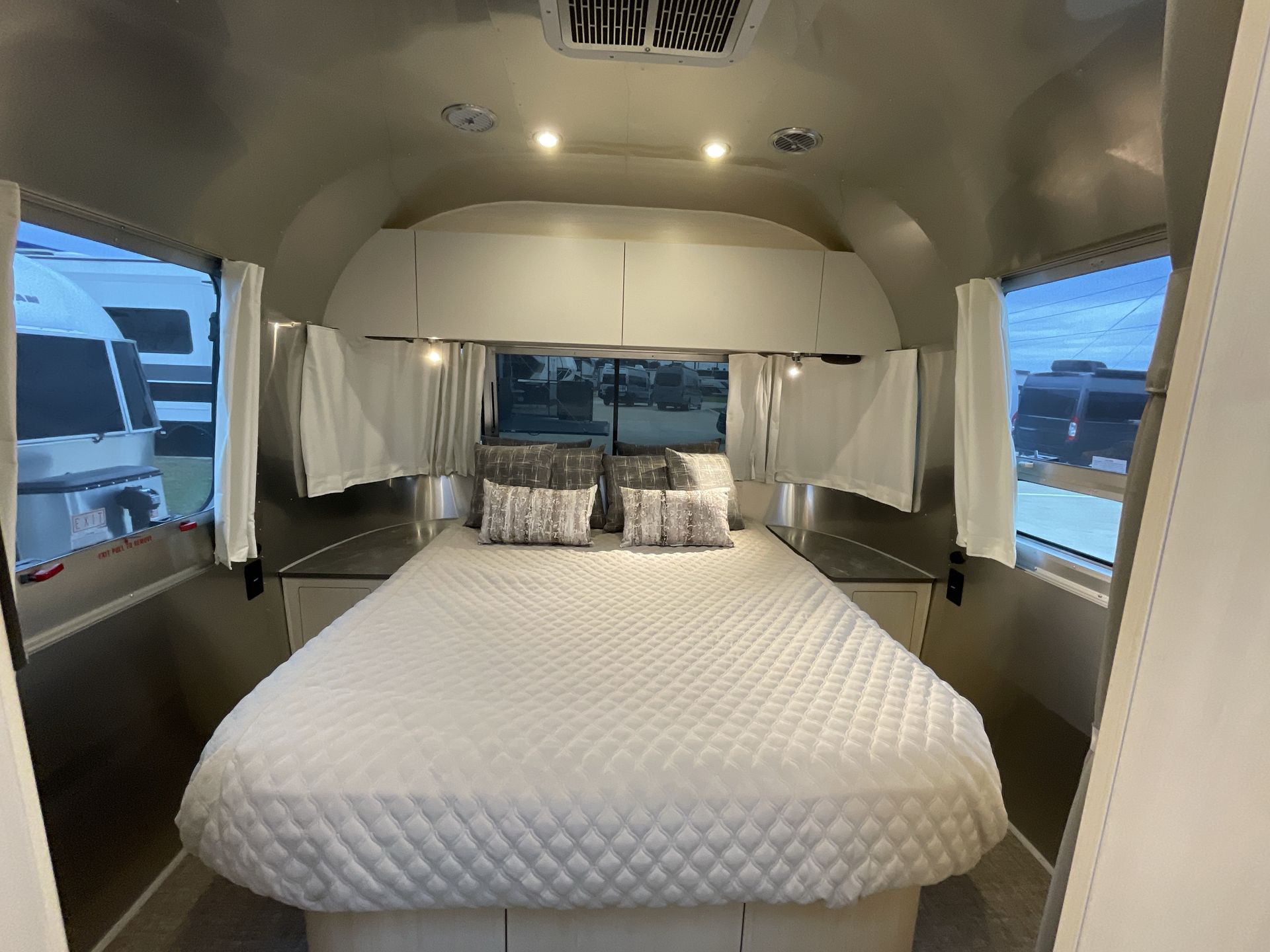 2026 Airstream 27FBQ Base