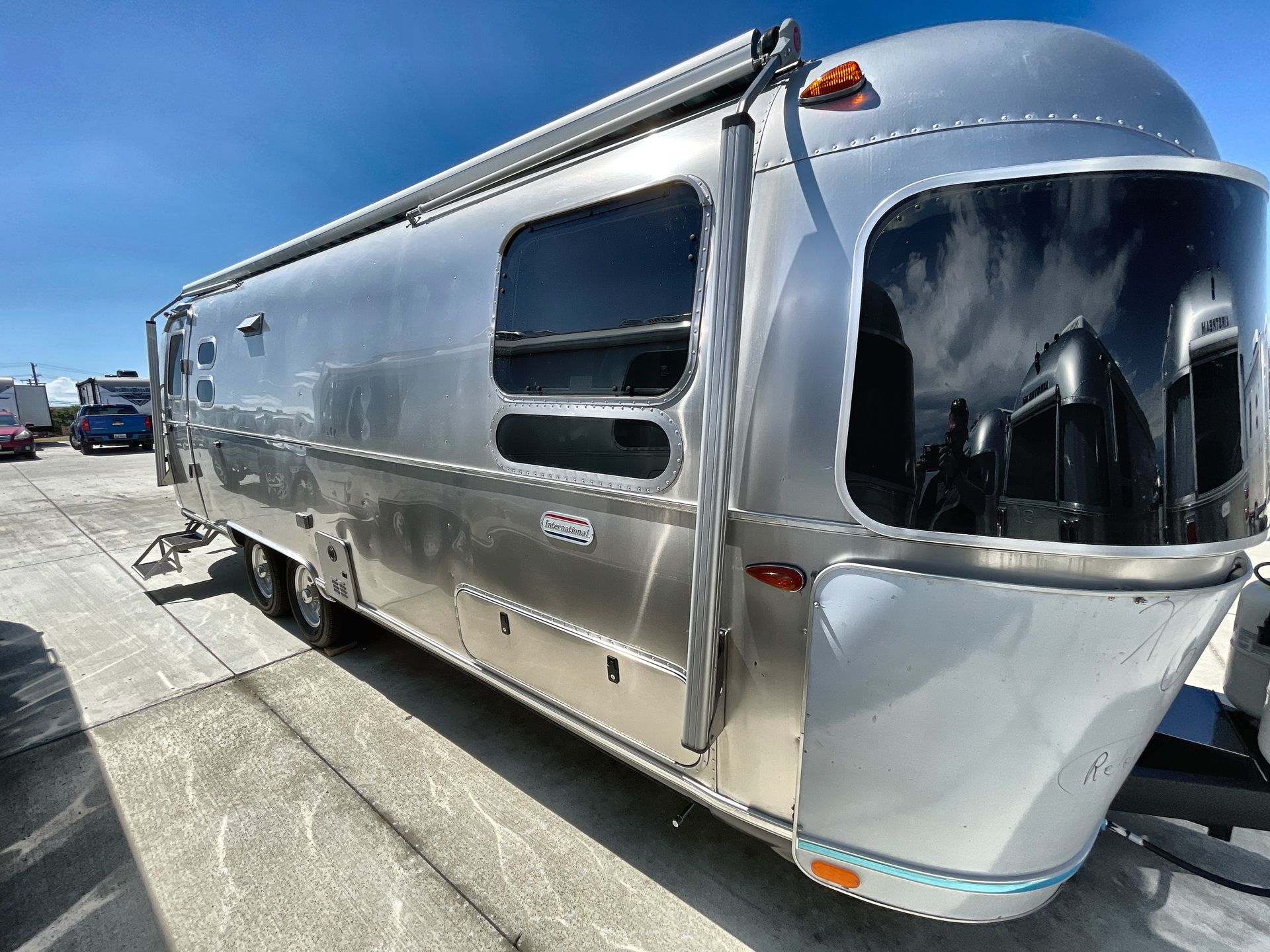 2026 Airstream 27FBT Base