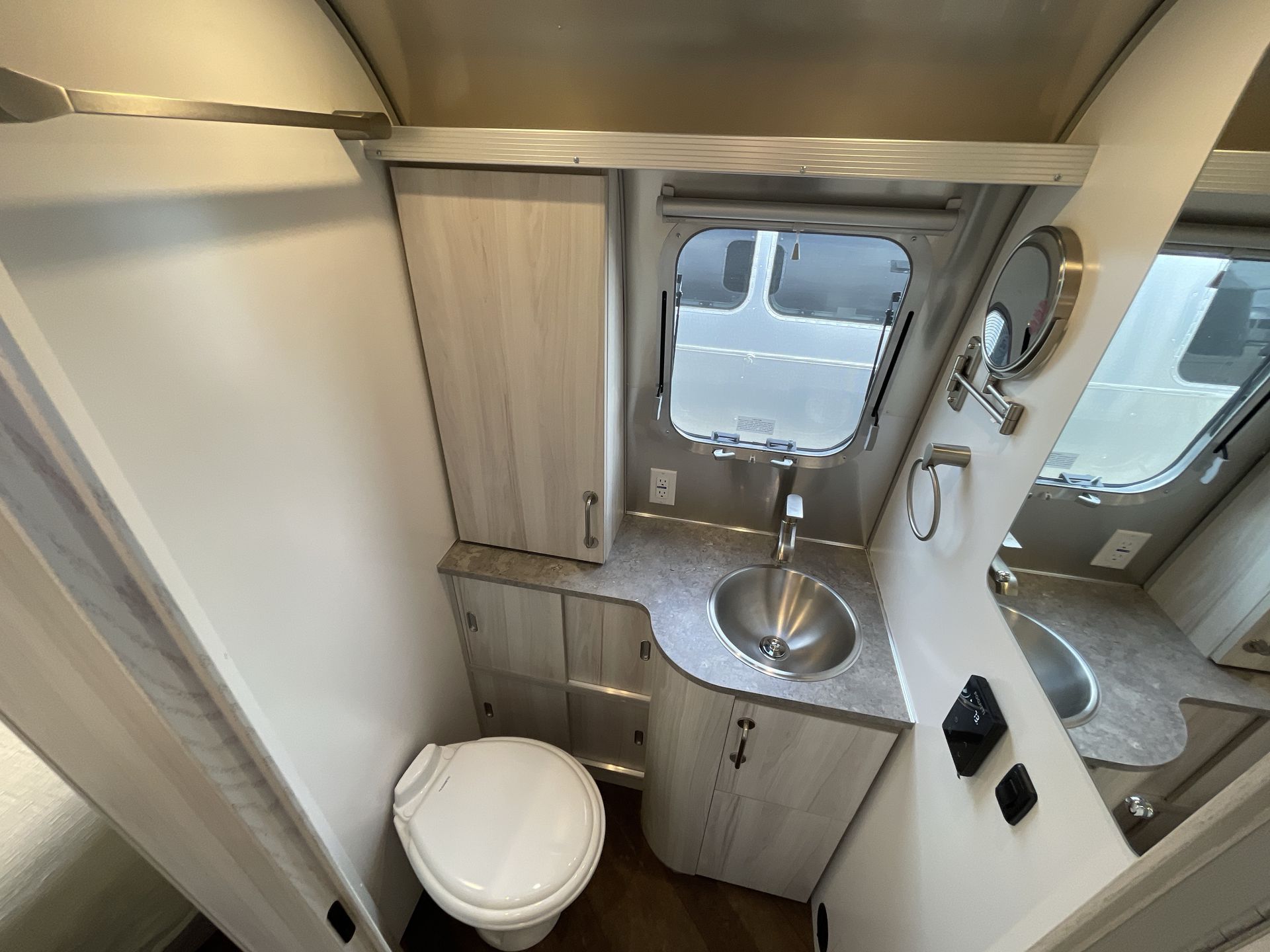 2026 Airstream 27FBQ Base