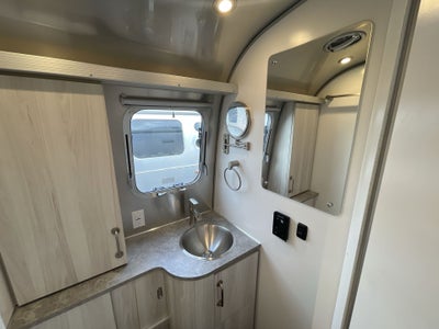 2026 Airstream 27FBQ Base