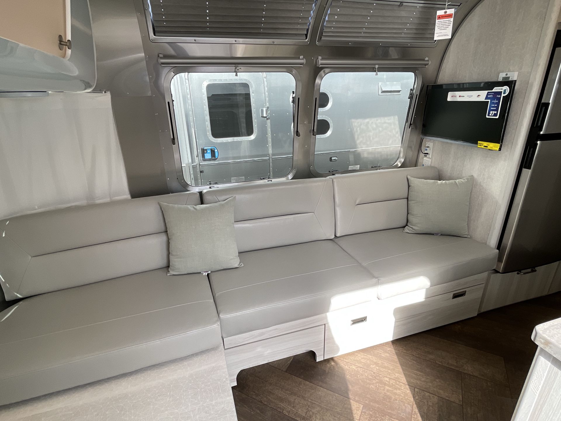 2026 Airstream 27FBQ Base