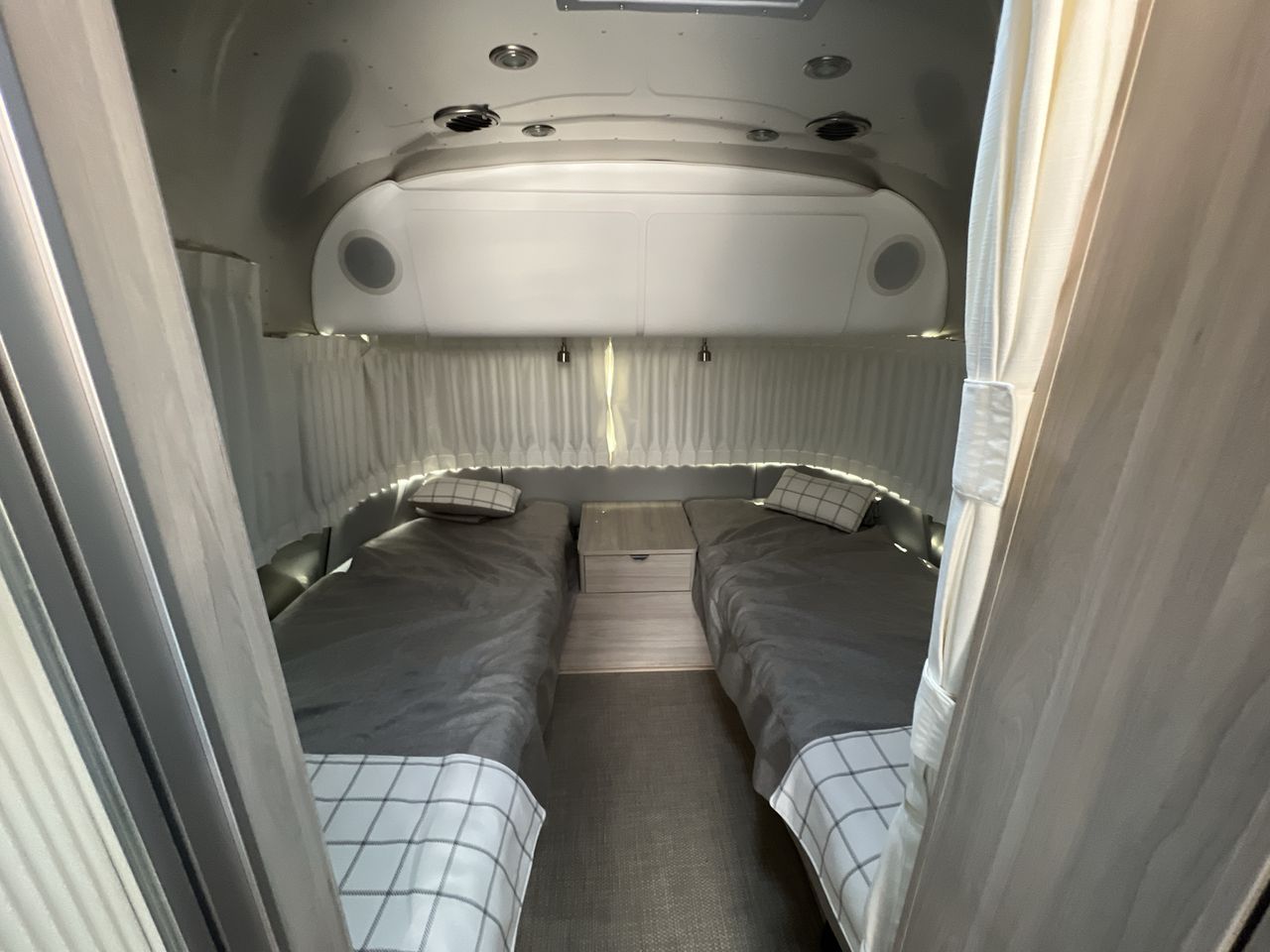 2026 Airstream 25FBT Base