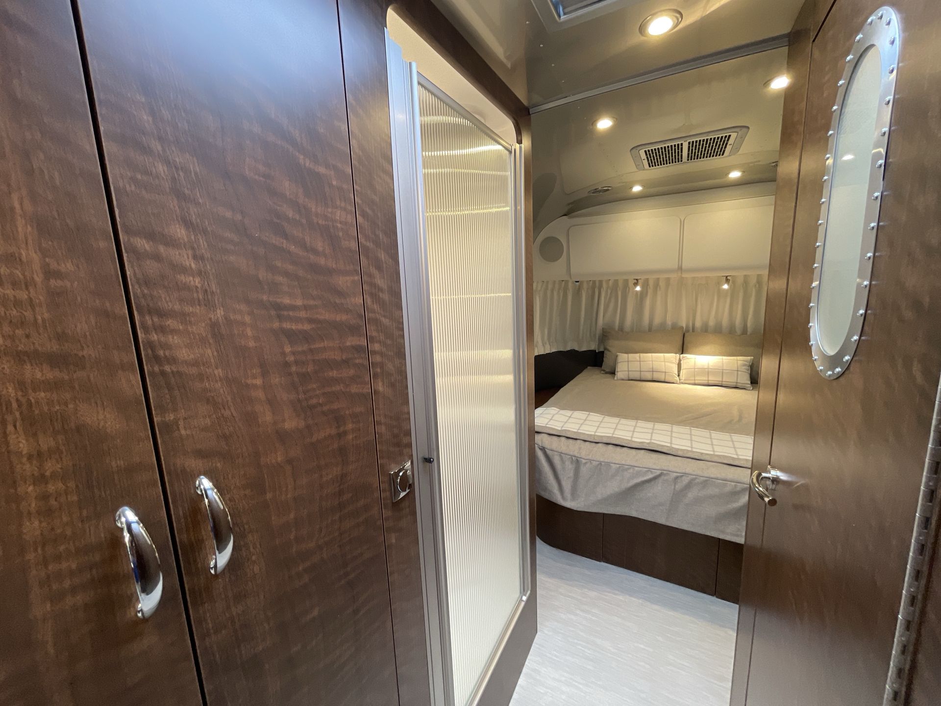 2026 Airstream 27FBQ Base