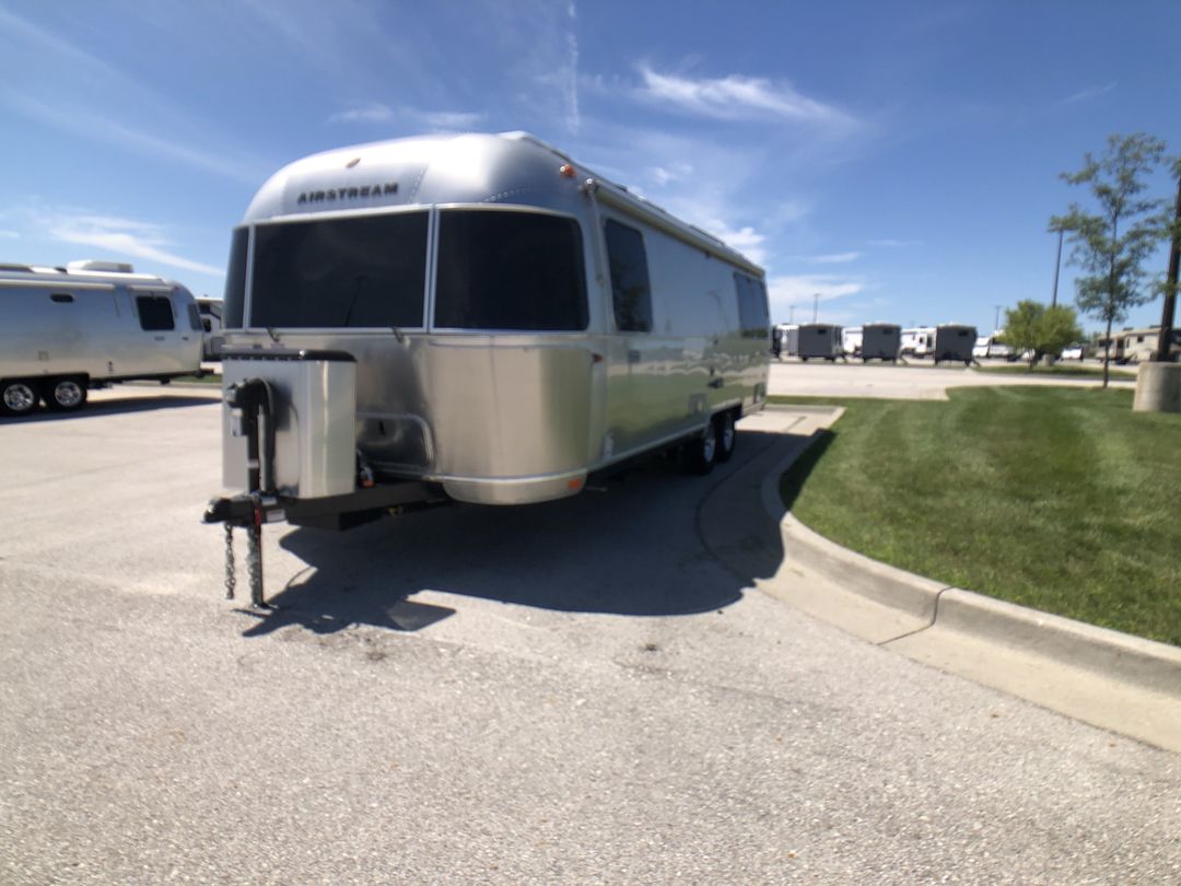 2026 Airstream 27FBQ Base