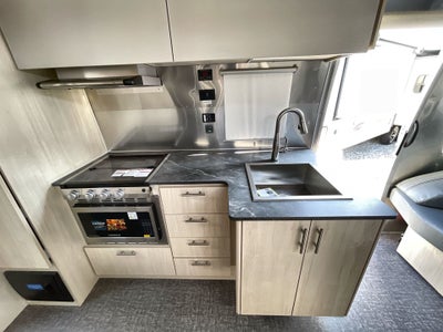 2026 Airstream 27FBT Base