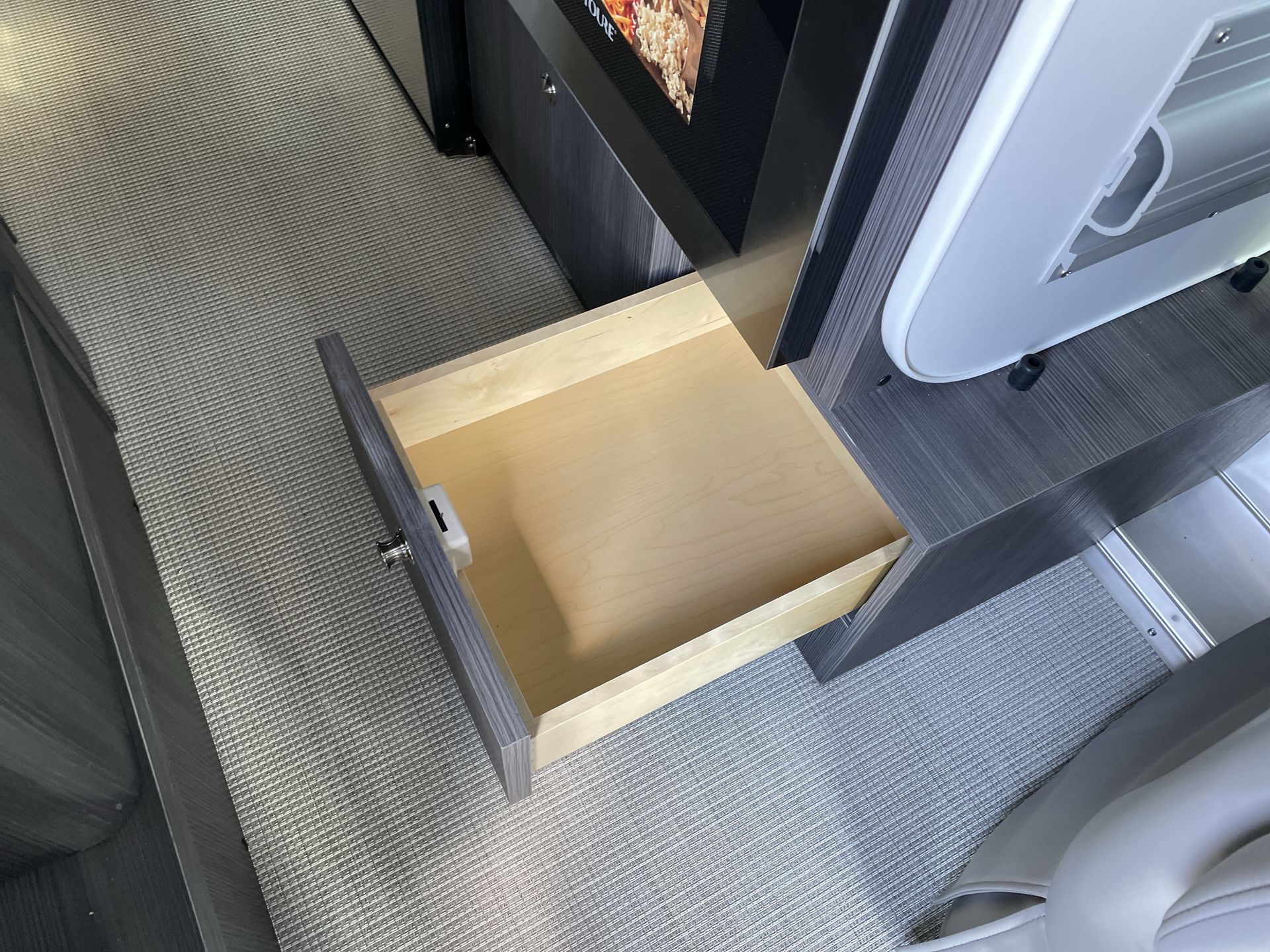 2026 Airstream 24GL 4x2 Passenger Base