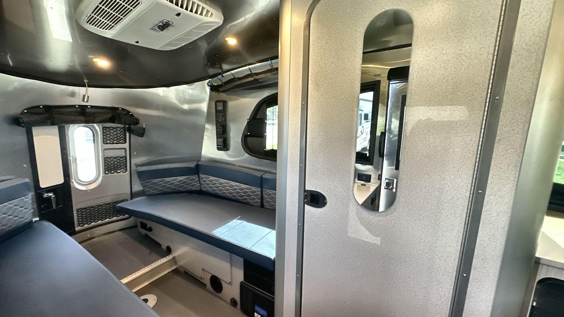 2025 Airstream 16X Base