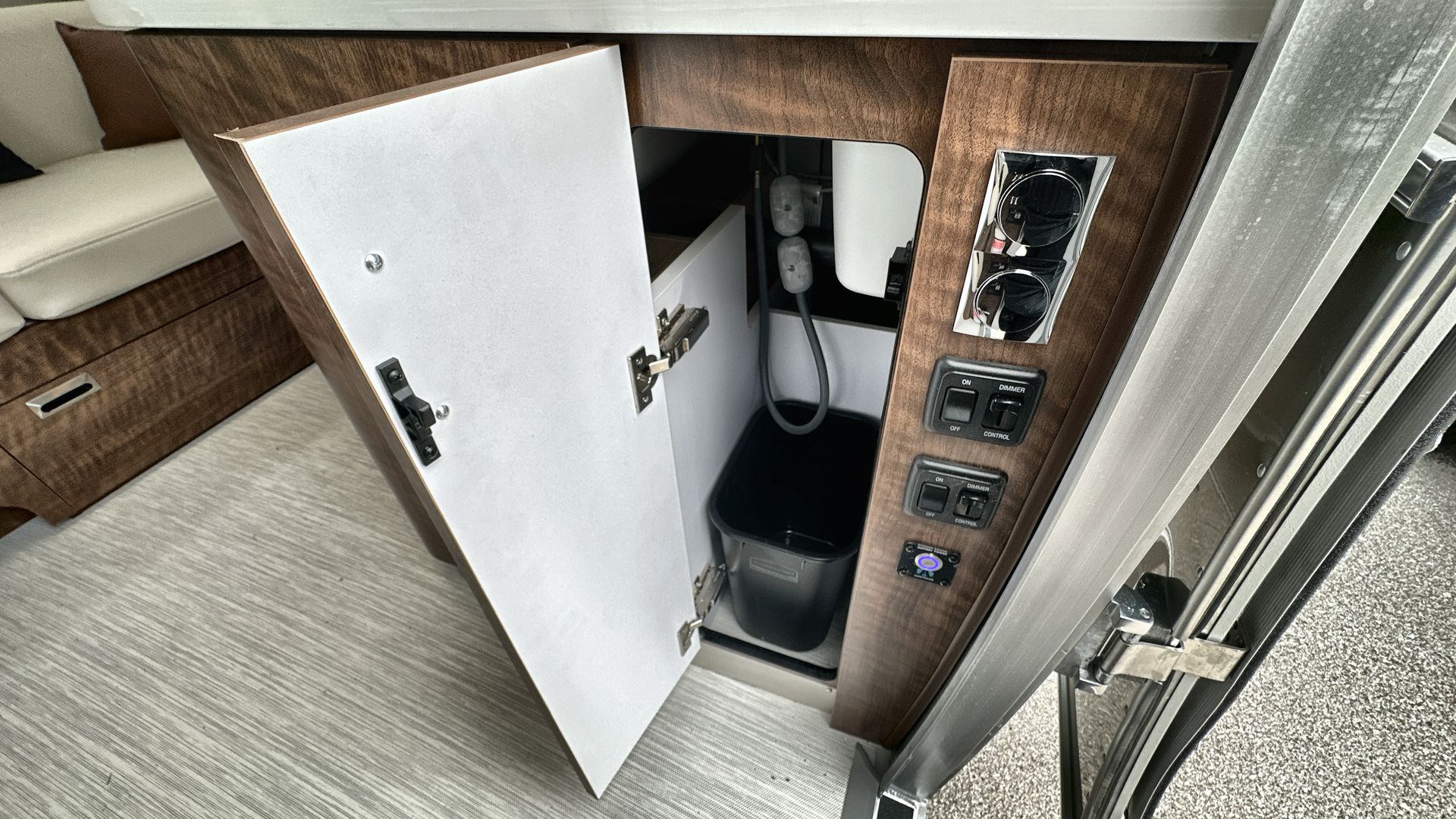 2025 Airstream 27FBQ Base