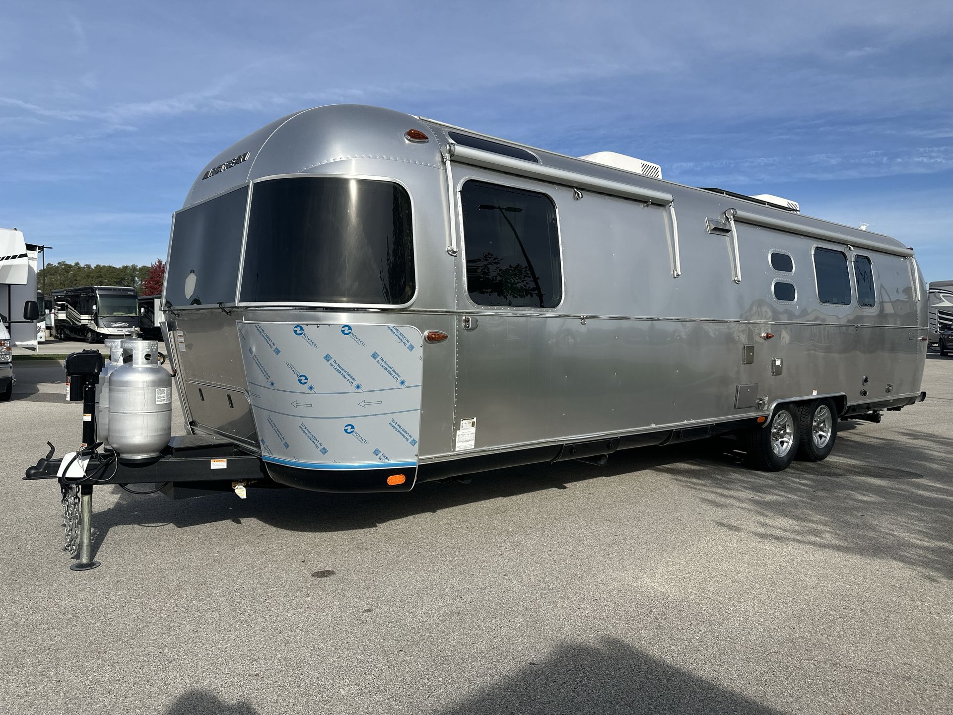 2026 Airstream 33FBQ Base
