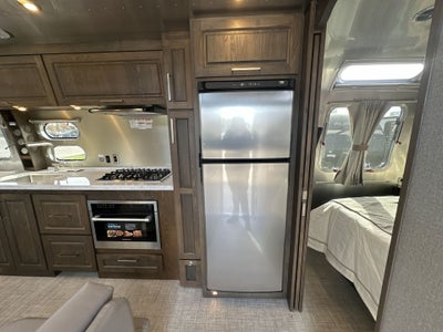 2026 Airstream 33FBQ Base