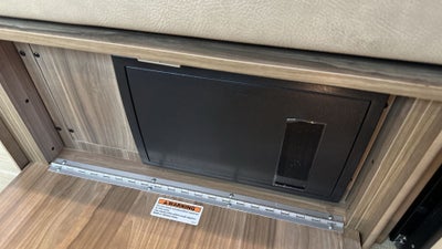 2025 Airstream 24 GL Base