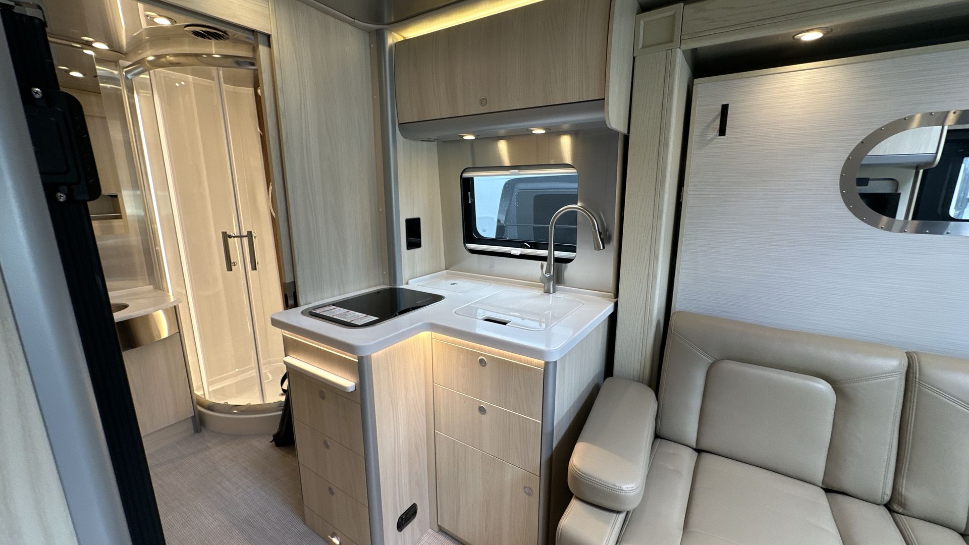 2026 Airstream Murphy Suite Base