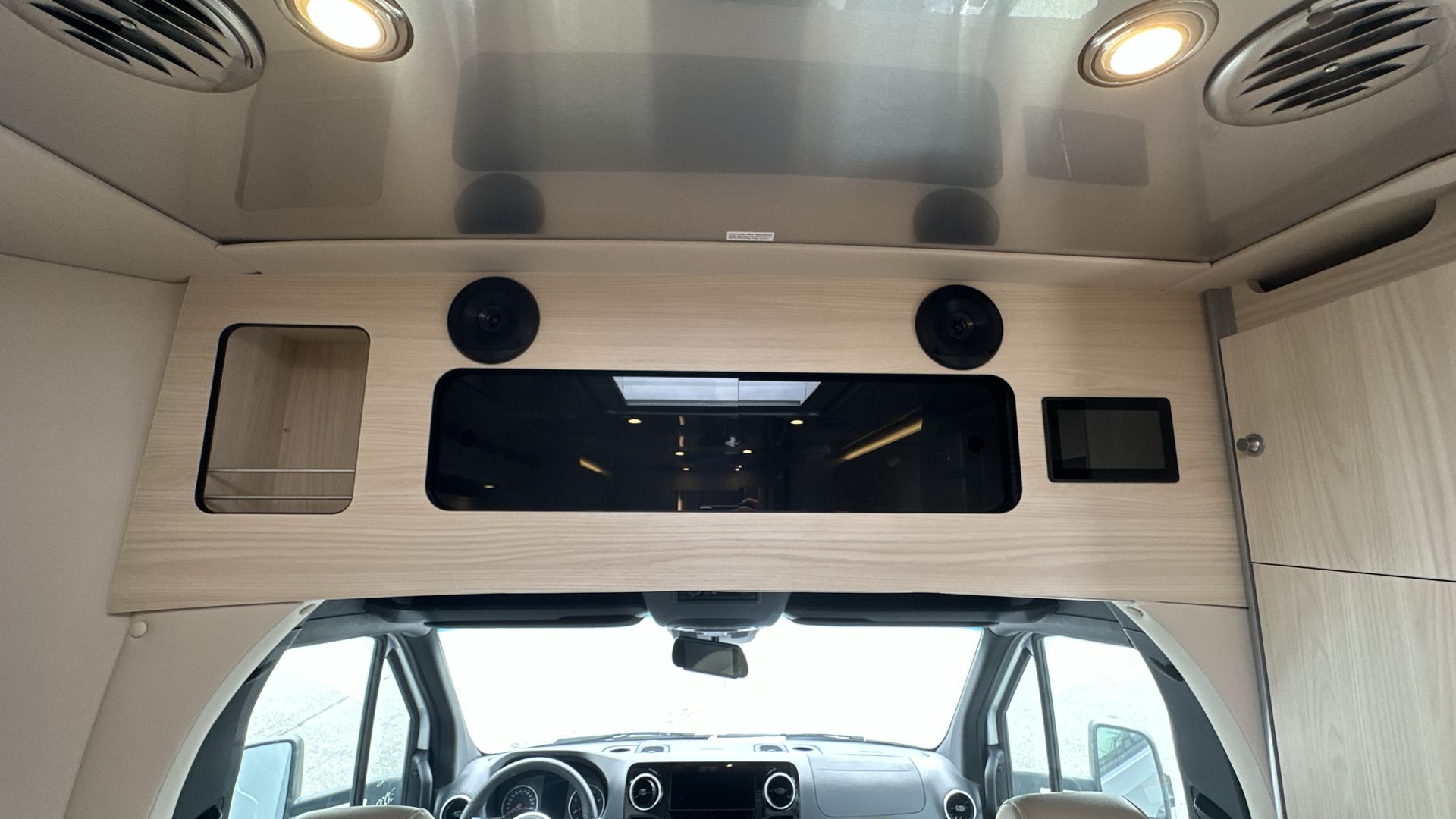 2026 Airstream Murphy Suite Base