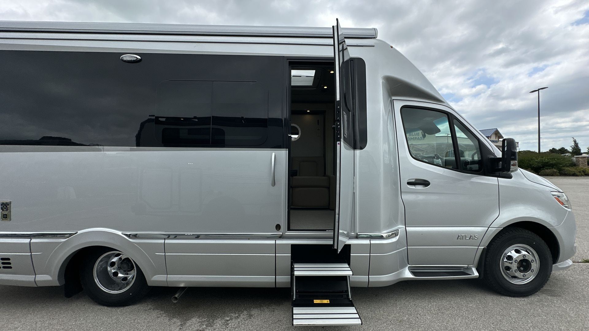 2026 Airstream Murphy Suite Base