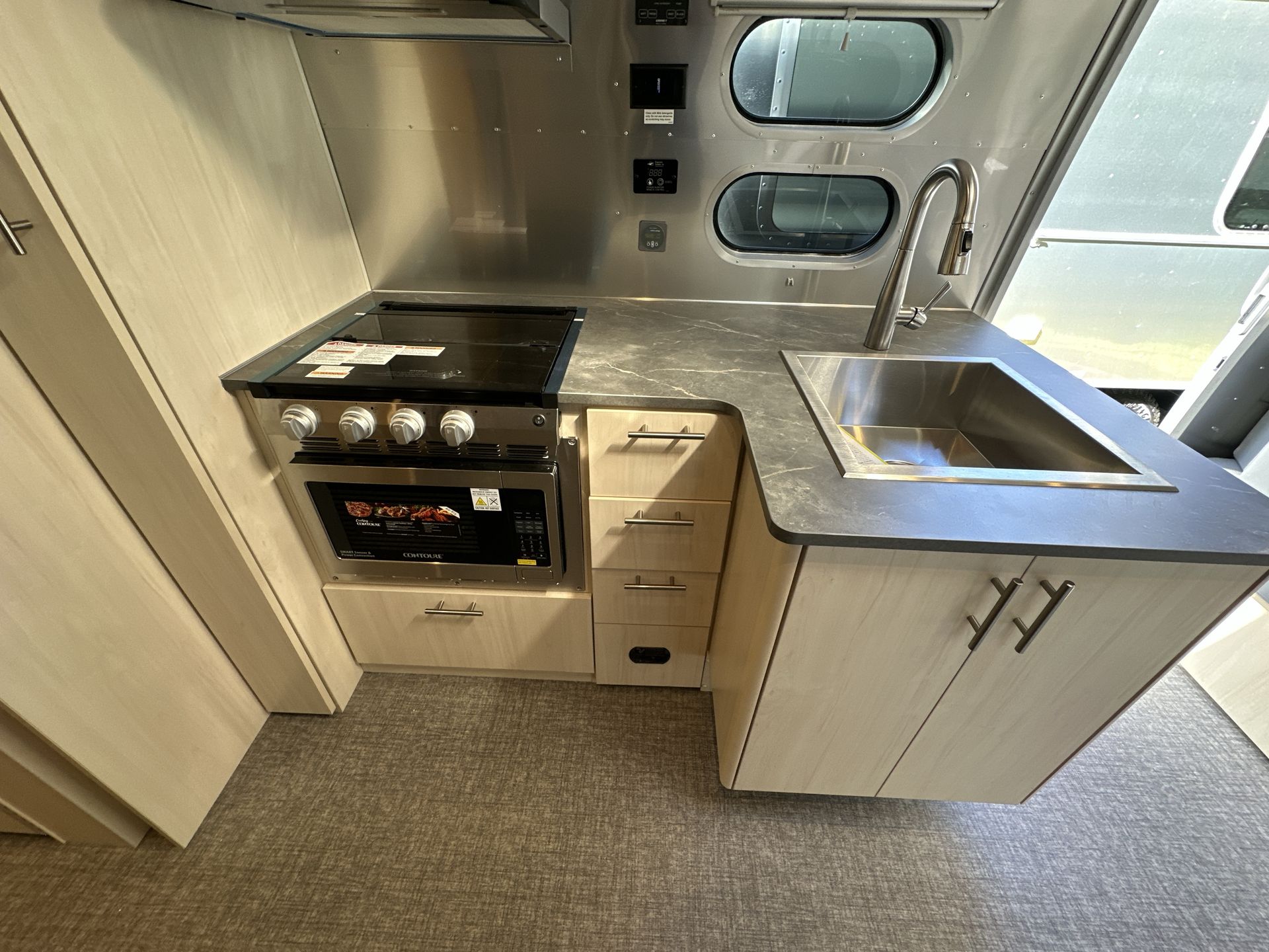 2026 Airstream 25FBQ Base
