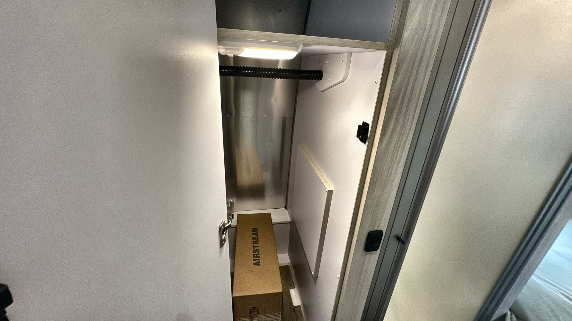 2025 Airstream 25FBT Base