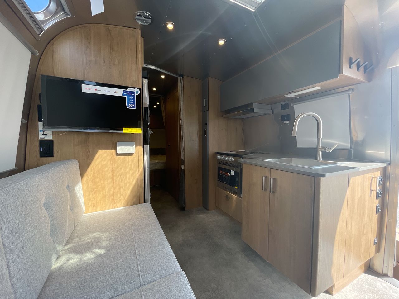 2026 Airstream 25FBQ Base