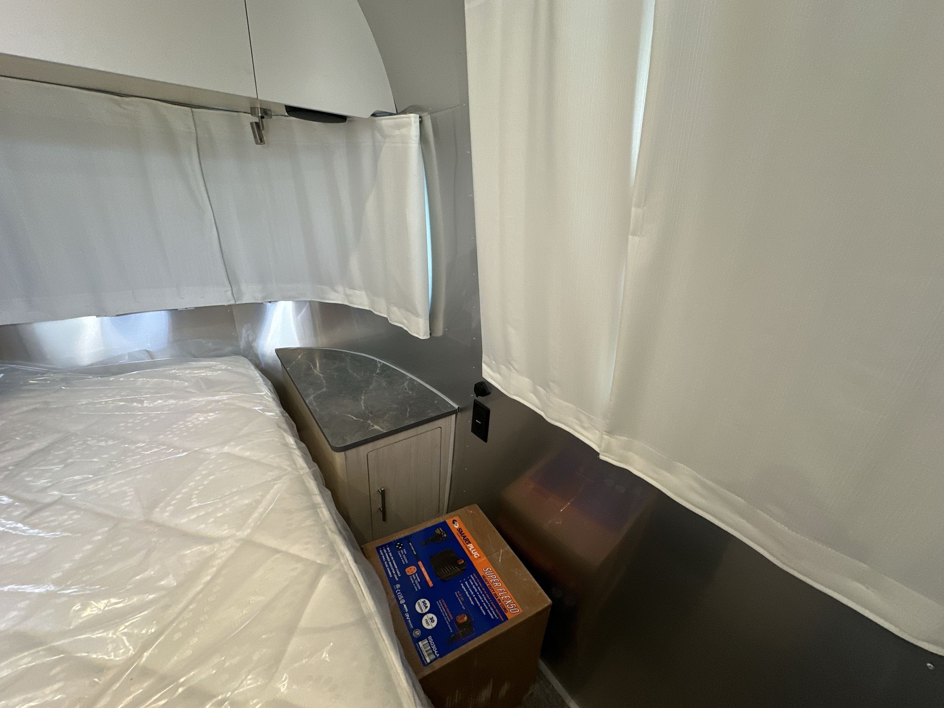 2026 Airstream 27FBQ Base