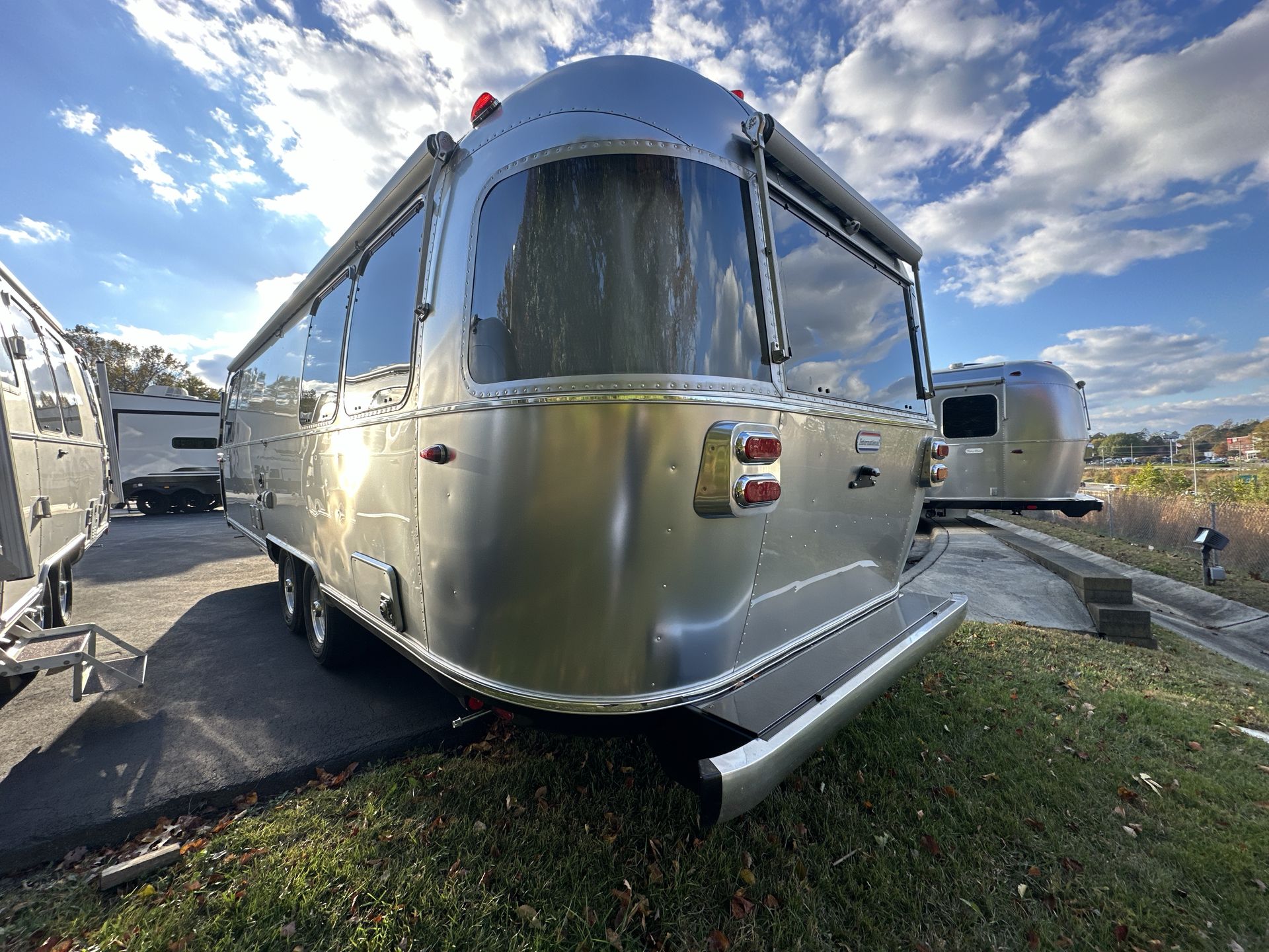 2026 Airstream 27FBQ Base
