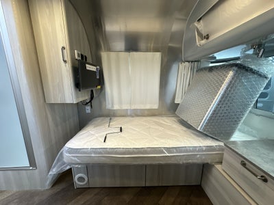 2026 Airstream 27FBT Base