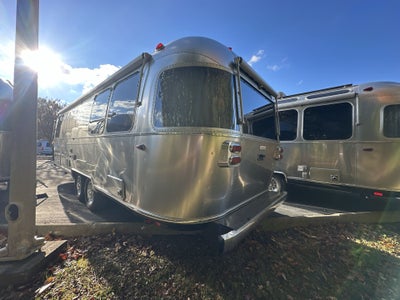 2026 Airstream 27FBT Base