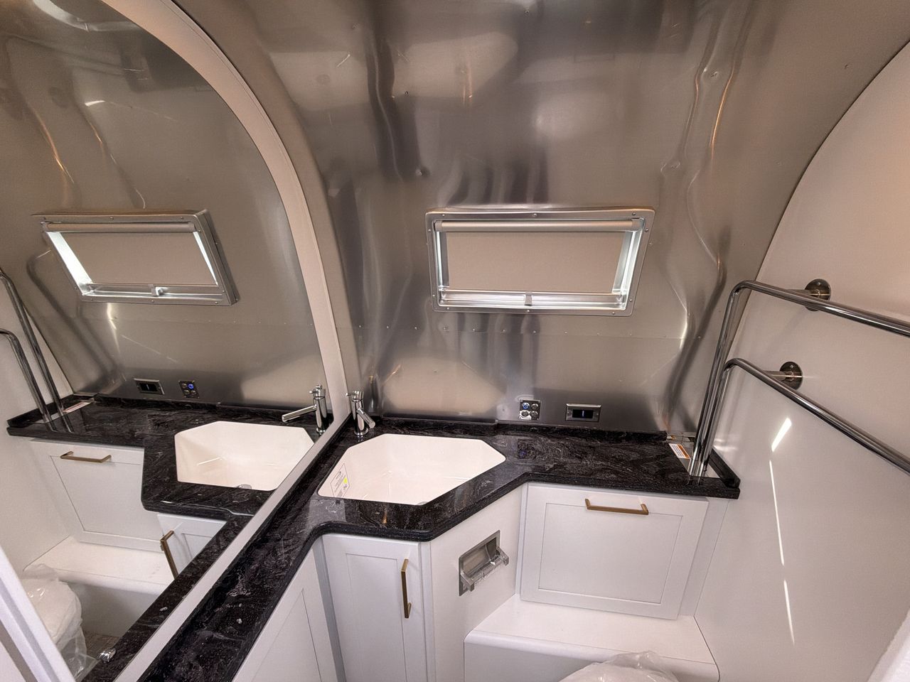 2026 Airstream 28RBQ Base