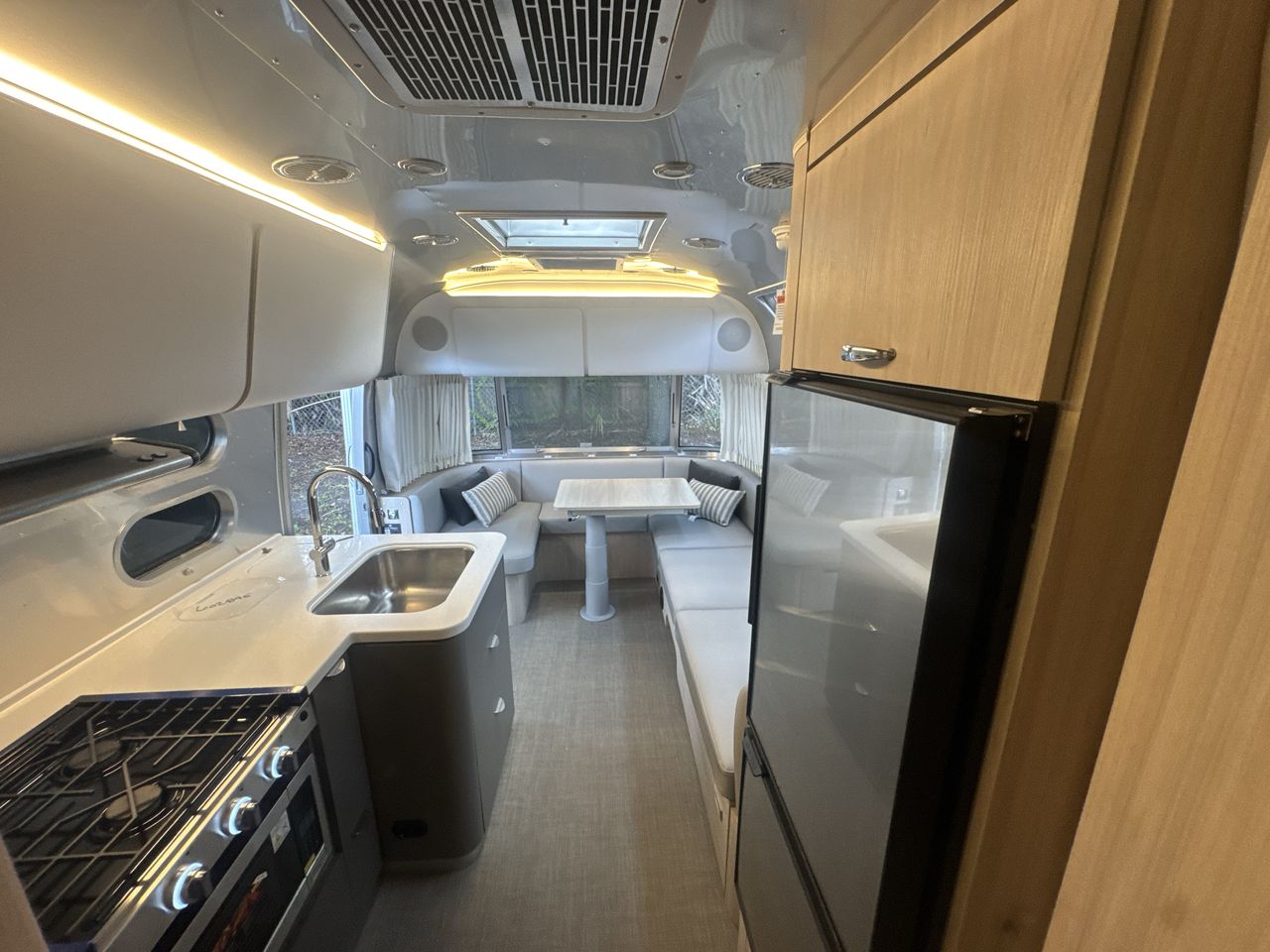 2026 Airstream 25FBQ Base