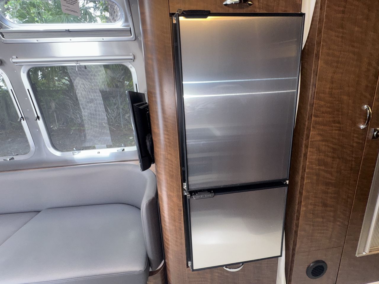 2025 Airstream 25FBQ Base
