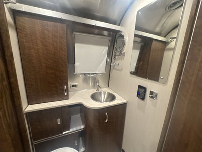 2026 Airstream 27FBQ Base