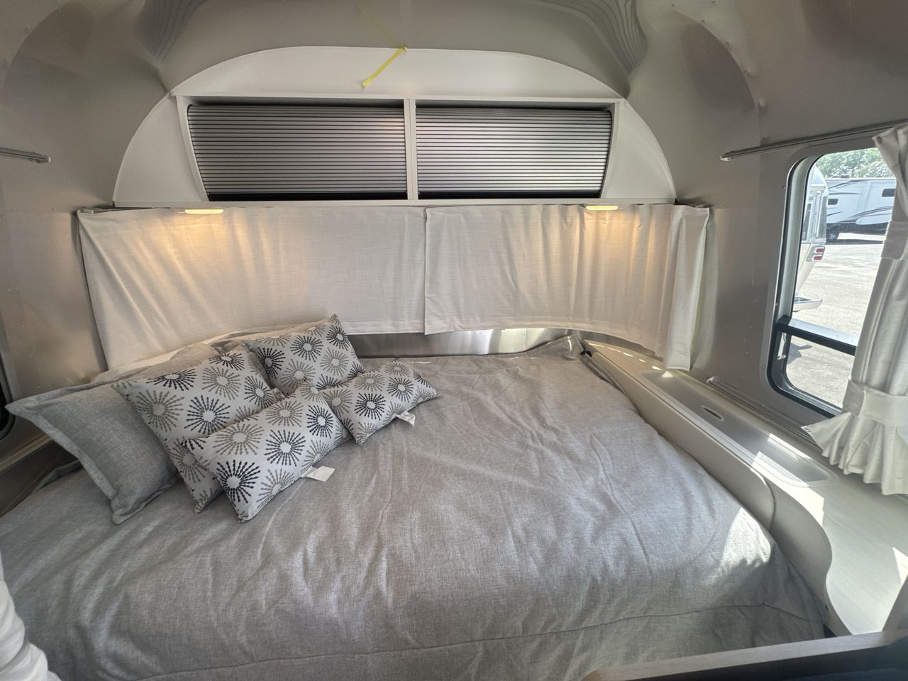 2025 Airstream 22FB Base