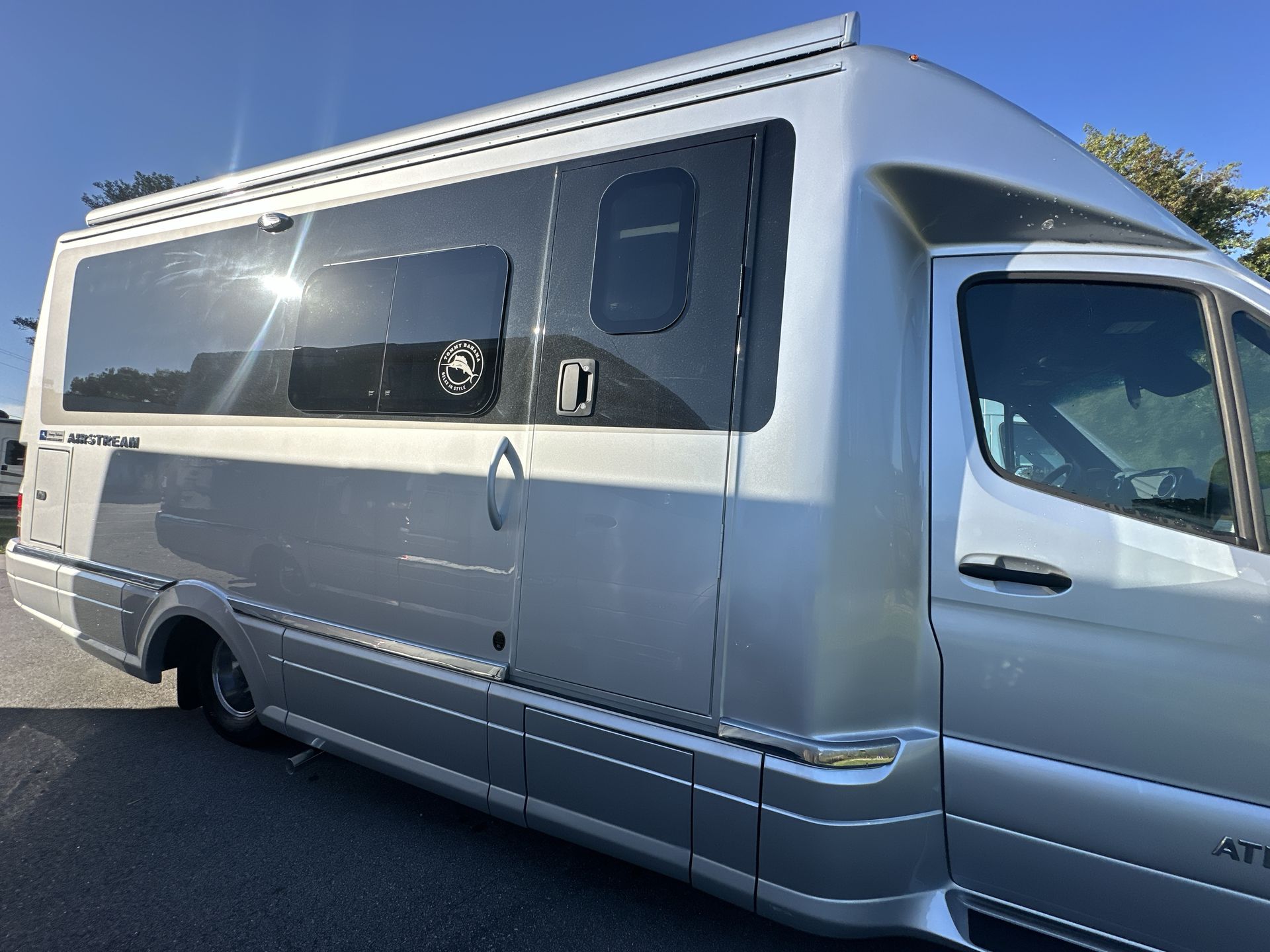 2025 Airstream Murphy Suite Tommy Bahama Base