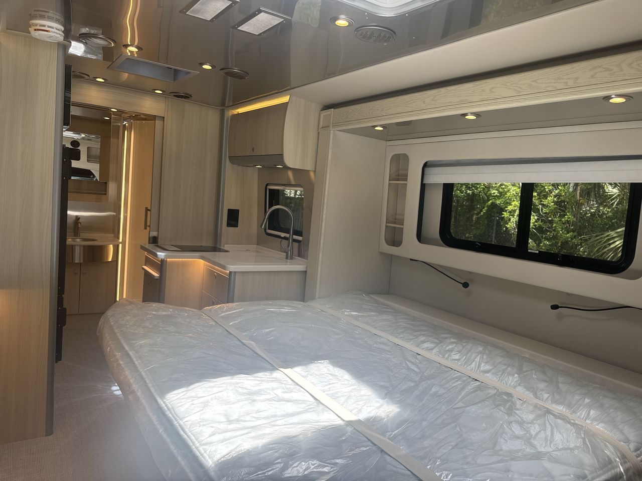 2026 Airstream Murphy Suite Base
