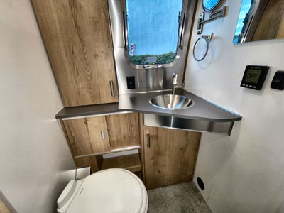 2026 Airstream 25FBQ Base