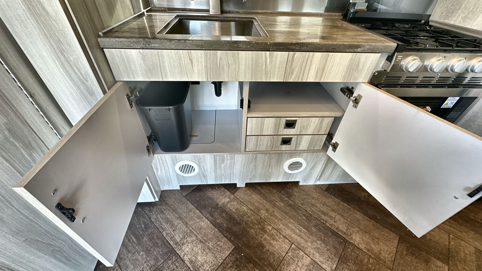 2025 Airstream 23FBT Base