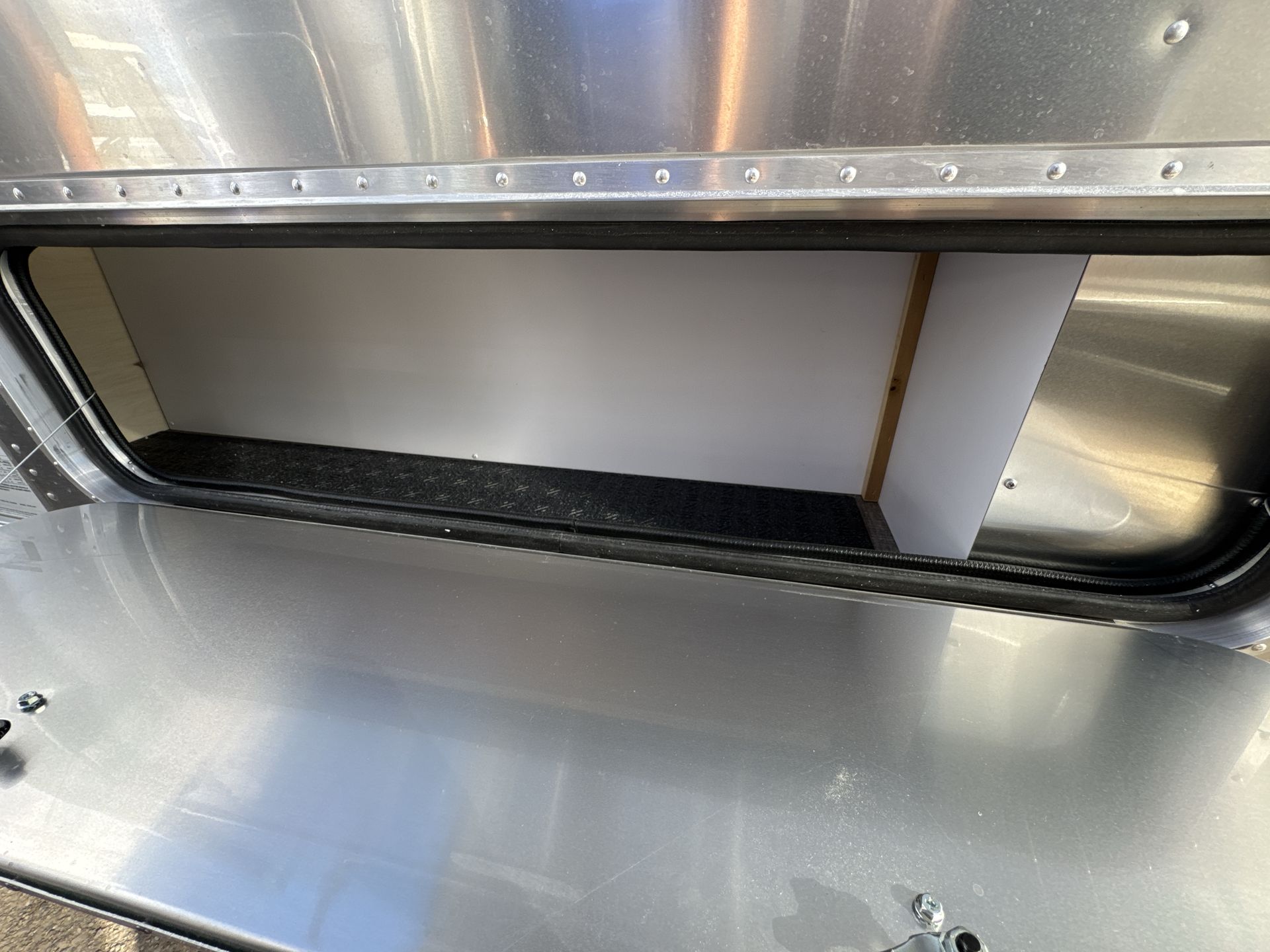 2025 Airstream 27FBT Base