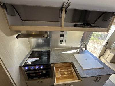 2025 Airstream 27FBT Base