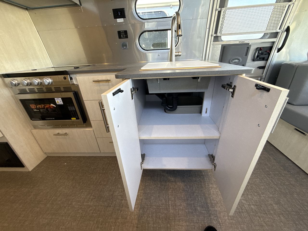 2026 Airstream 27FBQ Base