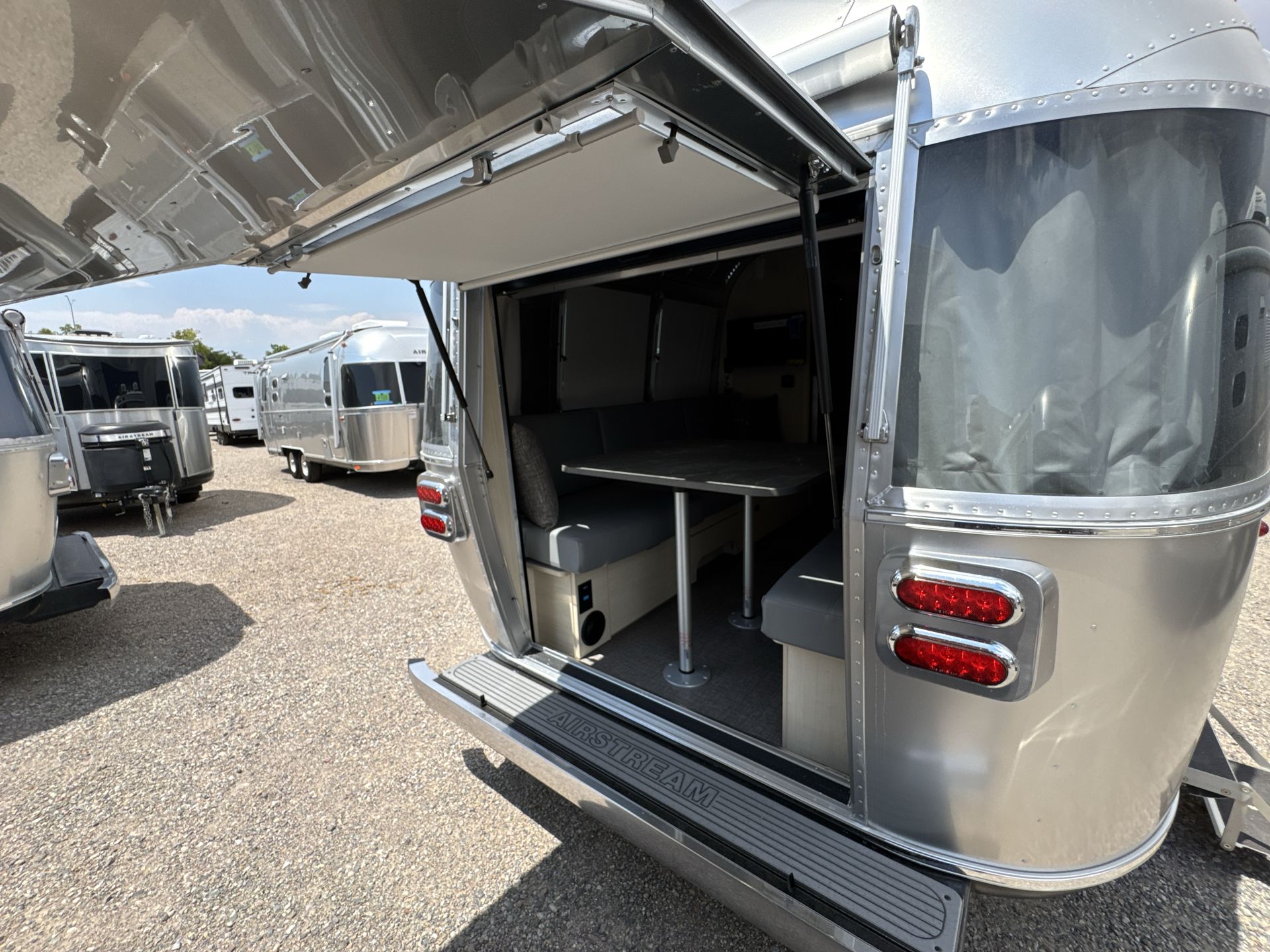 2026 Airstream 27FBQ Base